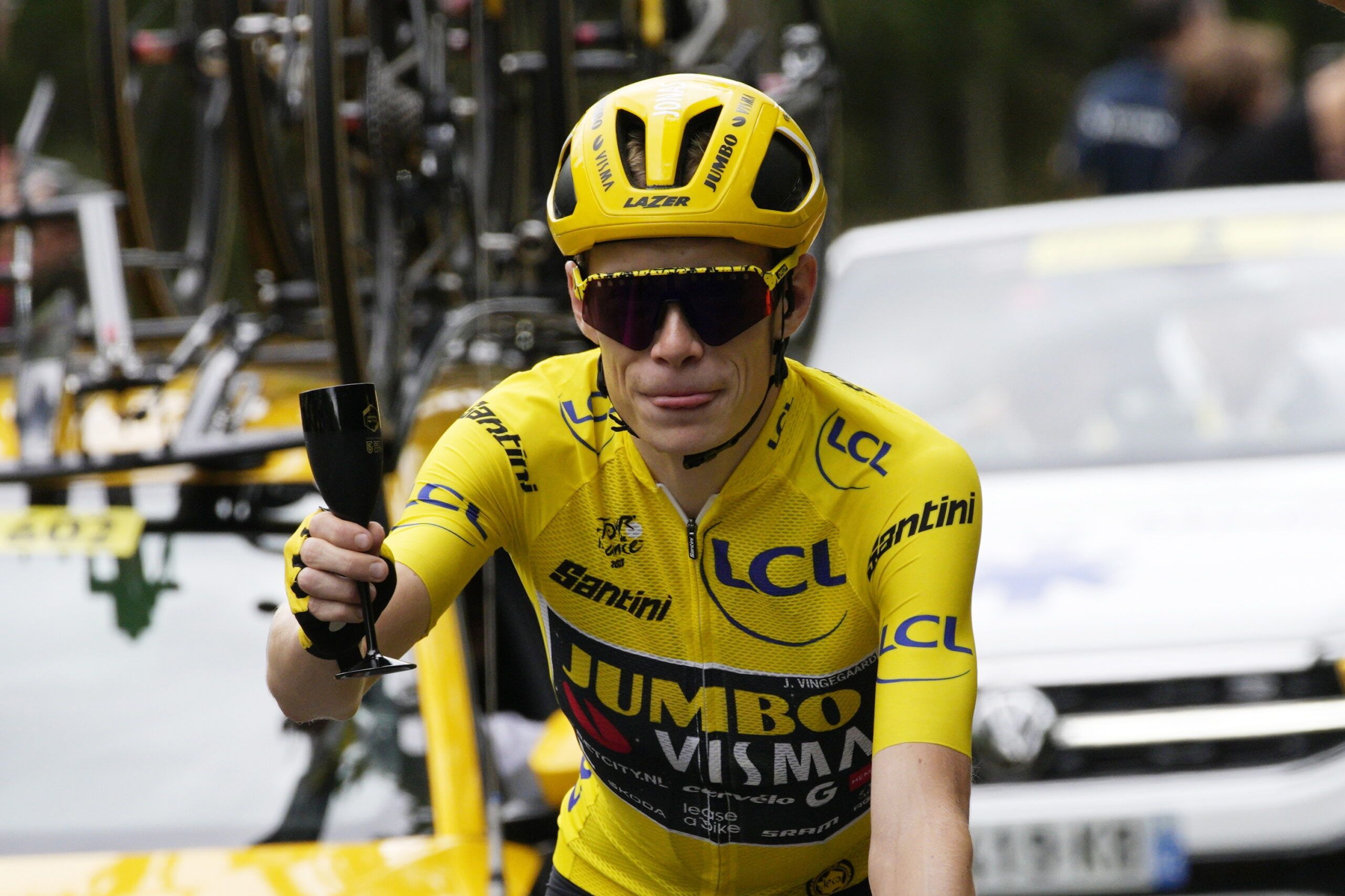 Two-time Tour de France winner Jonas Vingegaard withdrew from Paris-Nice before Friday's sixth stage after injuring his hand in a fall.